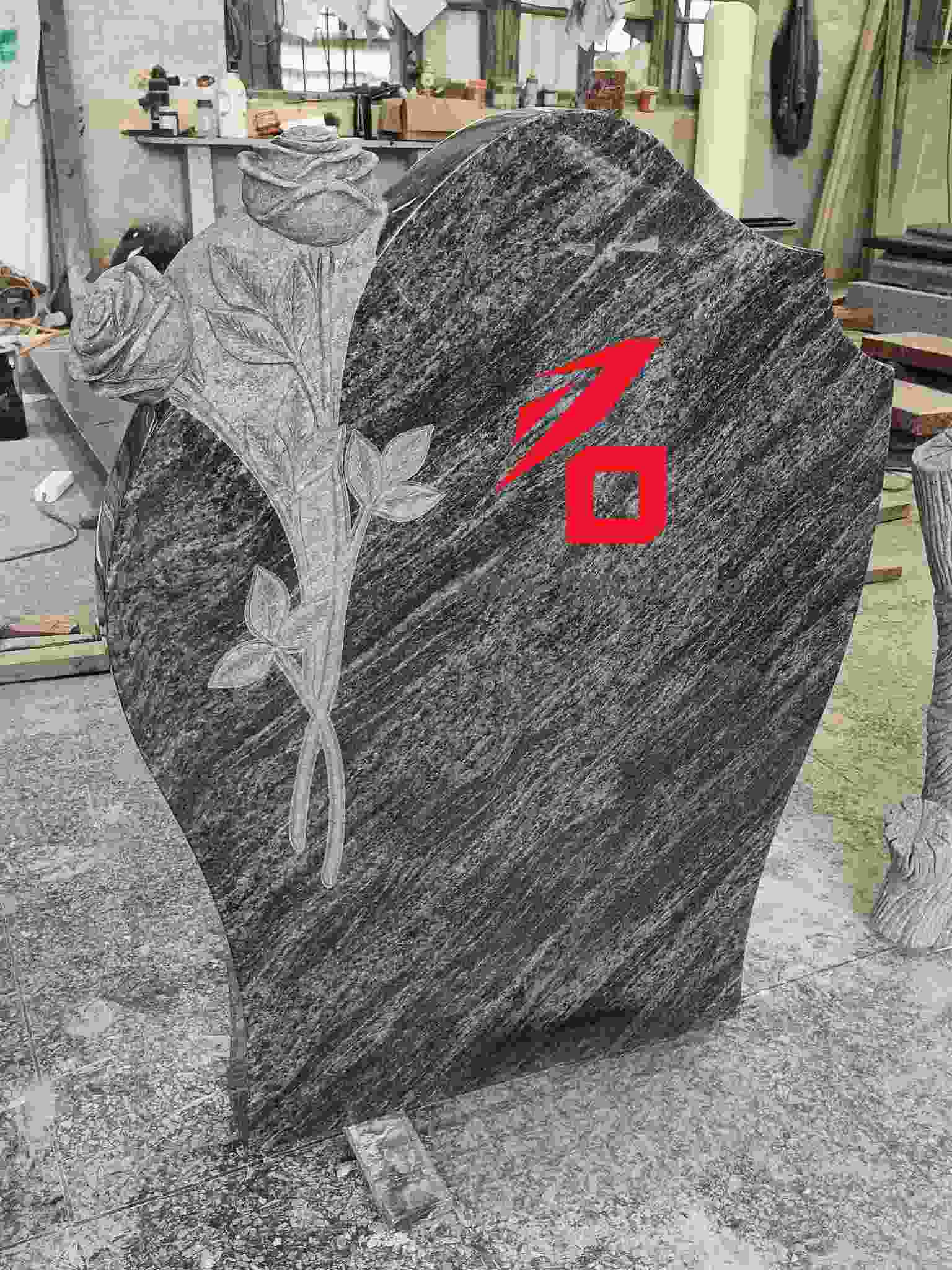 Pamätný náhrobný kameň ruže v tvare srdca